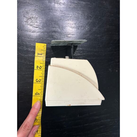 Mini- vintage Off white Kitchen scale- has wear and grim - Pelouze 1992 - Picture 2 of 8